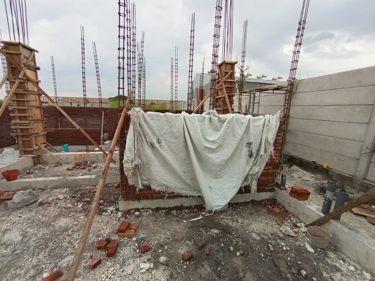 Pembangunan Dinding Batu Bata